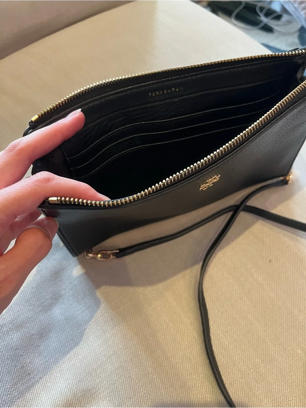 Tory Burch compact pebble